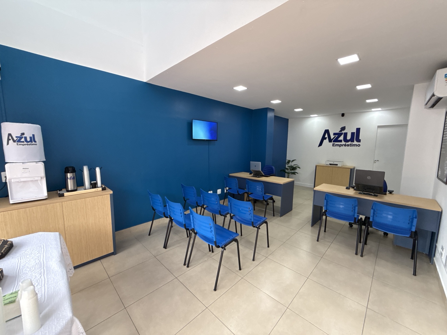 Interior da loja Azul Empréstimo Muriaé